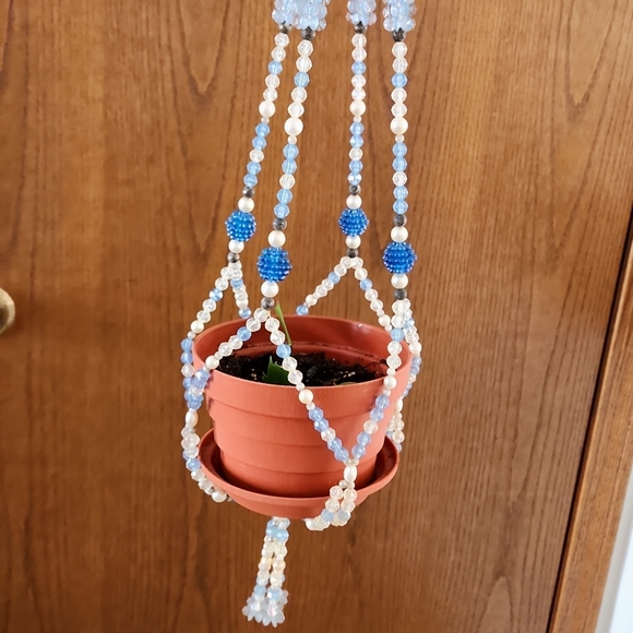 Unique vintage beaded plant hanger; see bead closeups - Picture 4 of 9